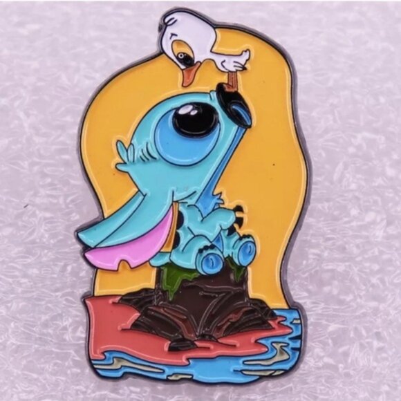Accessories - Stitch & Baby Duck on the Beach Lilo & Stitch Pin